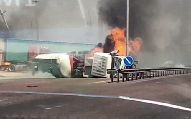 Angrenda dahshatli avariya. Qurbonlar bor